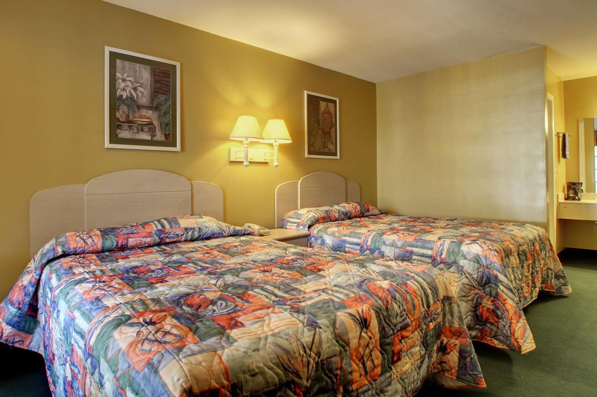 Key West Inn - Childersburg Eksteriør billede